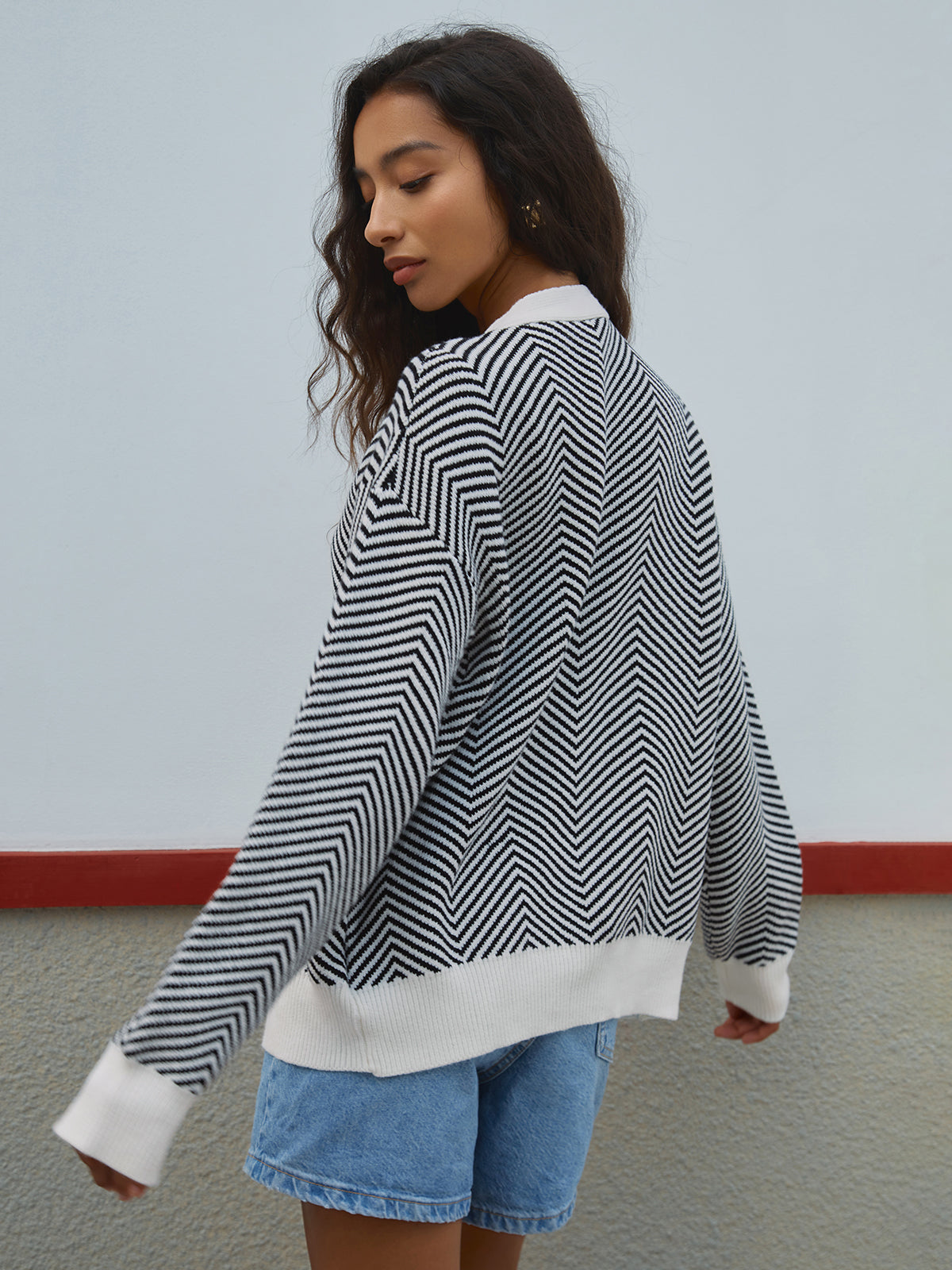 Cardigan chevron a contrasto con bottoni