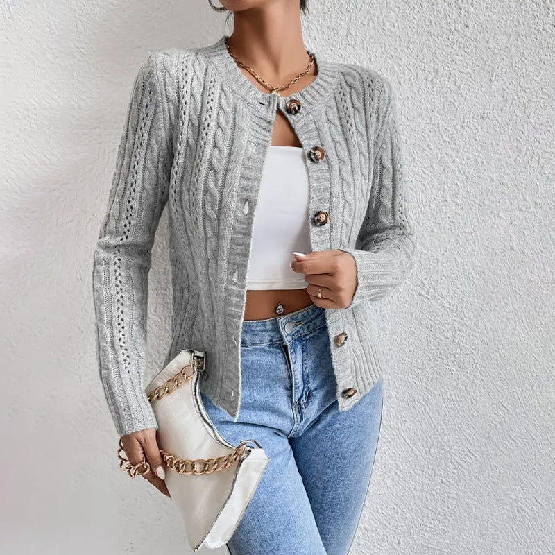 Cardigan corto a trecce con bottoni