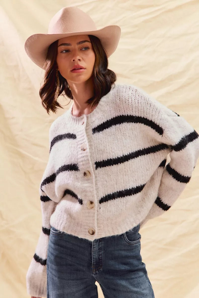 Cardigan invernale a righe con bottoni - Elora Boutique