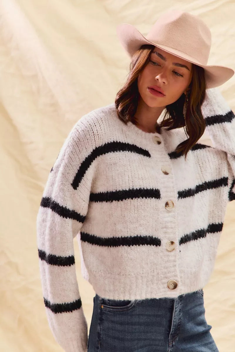 Cardigan invernale a righe con bottoni - Elora Boutique
