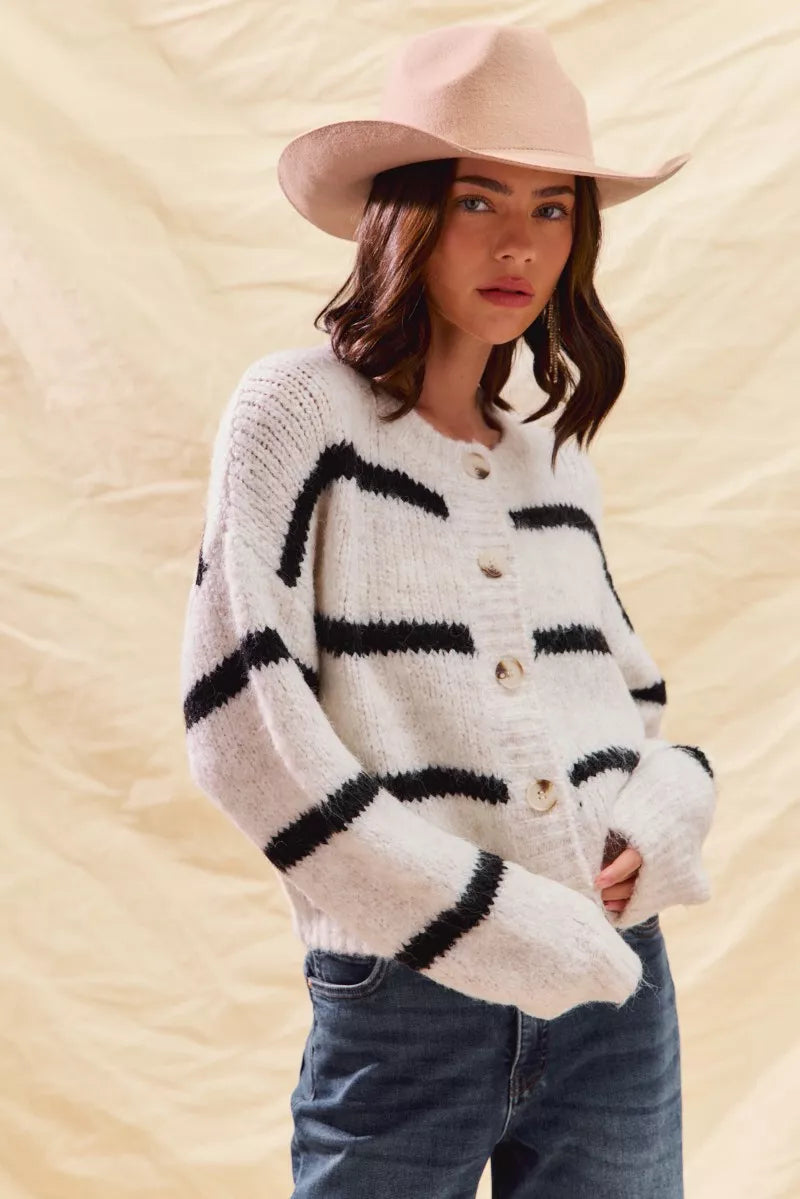 Cardigan invernale a righe con bottoni - Elora Boutique